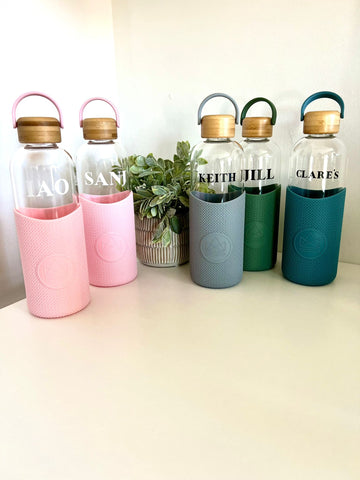 Sustainable personalised 1L glass water bottles